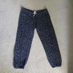 Monrow leopard print crop sweats S